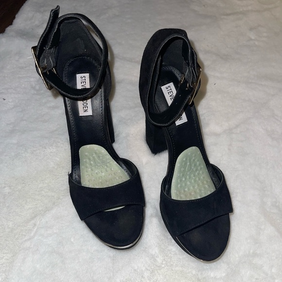 NWOT Steve Madden Suede Platform Heels - Picture 4 of 4